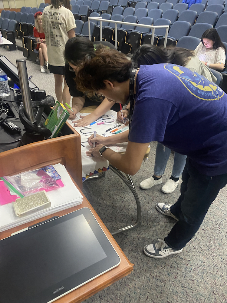 Students work on a banner as part of the Taylor Swift honors seminar.